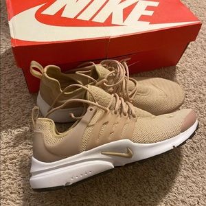 Women’s Nike shoes